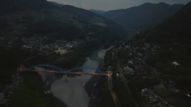 Aerial Night View Blue Bridge Connecting Small Mountain Villages High — Vídeo de Stock