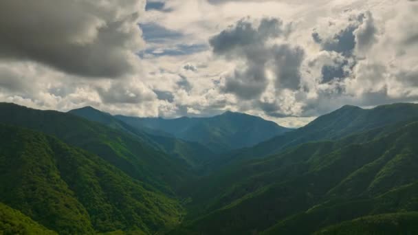 Hyperlapse Clouds Boil Green Mountain Landscape High Quality Footage — Wideo stockowe