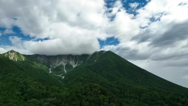 Flying Green Beech Forest Slopes Leading Clouded Mountain Peak High — Vídeo de Stock