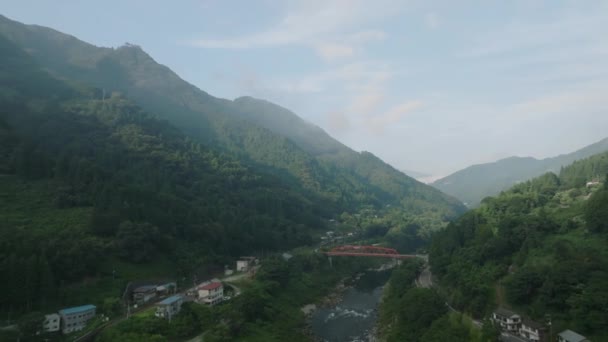 Early Morning Sun Lights Forested Valley Houses River High Quality — Stockvideo