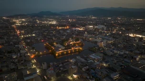 Hyperlapse Traffic Moves City Streets Japanese Castle Lit Night High — Vídeo de Stock