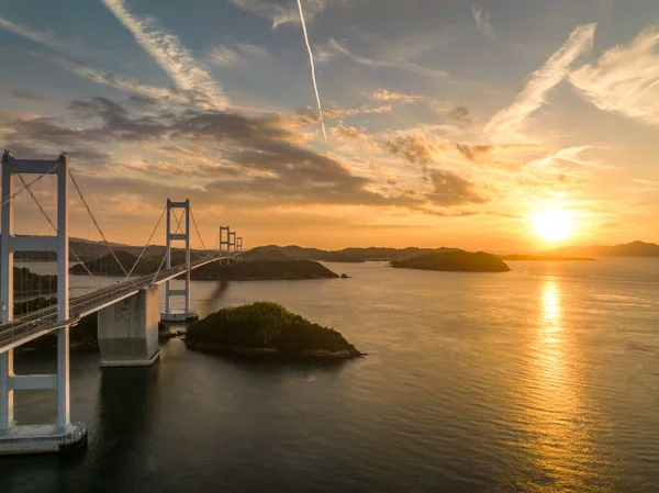 Schöner Sonnenuntergang Neben Einer Langen Hängebrücke Zwischen Kleinen Inseln Hochwertiges — Stockfoto