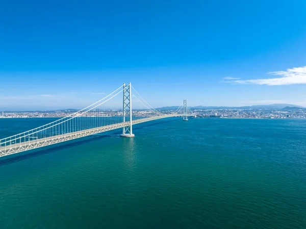 Lange Hängebrücke Über Ruhigem Wasser Einem Sonnigen Blauen Himmelstag Hochwertiges — Stockfoto