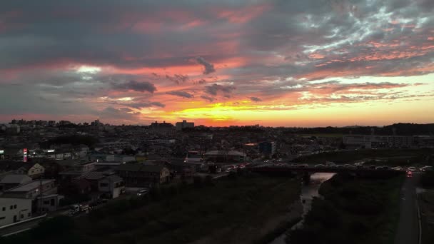 Flying Beautiful Sunset Busy Intersection Small Town High Quality Footage — Stock Video