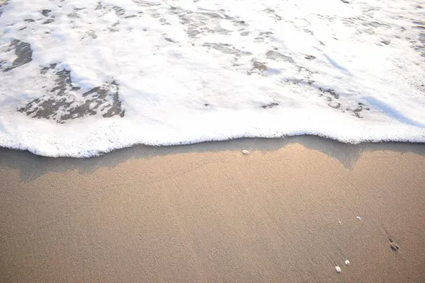 Vit Våg Blått Hav Sandstrand Naturlig Bakgrund — Stockfoto