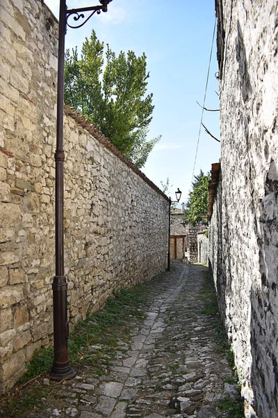 ベラットの旧市街の通り アルバニアのベラット — ストック写真