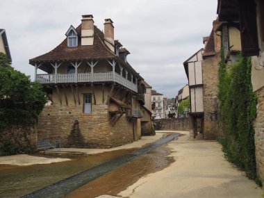 Salies de Bearn, Francia. Localidad francesa a orillas del rio Saleys.