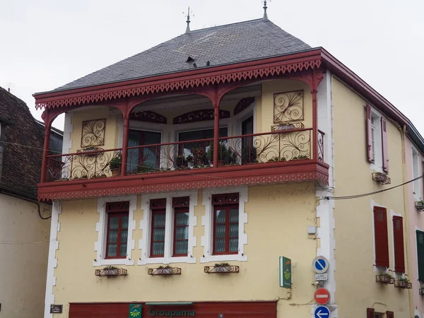 Barn Fransa Dan Kalkıyor Satış Nehrinin Kıyısındaki Fransız Kasabası — Stok fotoğraf