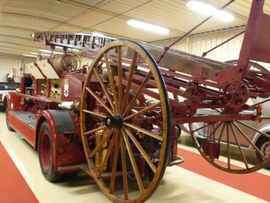 Loizaga Kulesi, Bizkaia. Yenilenmiş kule ve araba müzesi.