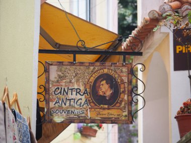 Sintra şehri ve onun tuhaf ve güzel sarayı. Portekiz.