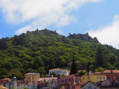 Sintra şehri ve onun tuhaf ve güzel sarayı. Portekiz.