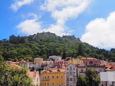 Sintra şehri ve onun tuhaf ve güzel sarayı. Portekiz.