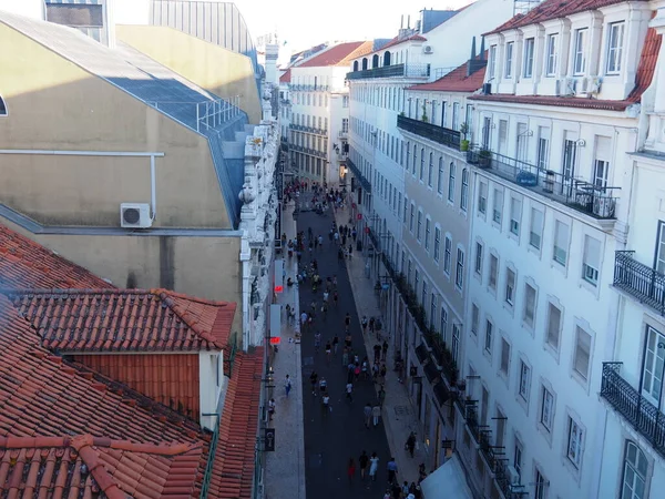 ポルトガルの首都リスボン 彼女の周りを歩くのは喜びだ — ストック写真