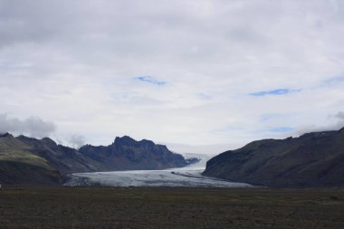 İzlanda, olağandışı manzaralar, muhteşem şelaleler ve buzullar..