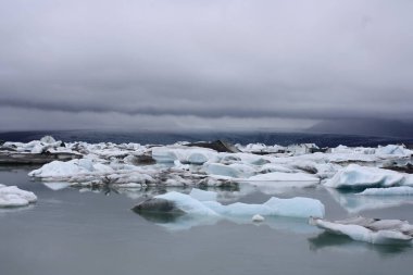 Jokulsarlon, İzlanda 'nın güneyindeki buzul gölü..