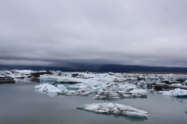 Jokulsarlon, İzlanda 'nın güneyindeki buzul gölü..