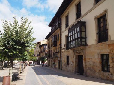 Elorrio, etkileyici dağlarla çevrili güzel Bask kasabası. İspanya.