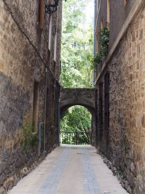 Elorrio, etkileyici dağlarla çevrili güzel Bask kasabası. İspanya.