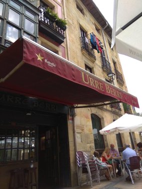 Elorrio, etkileyici dağlarla çevrili güzel Bask kasabası. İspanya.