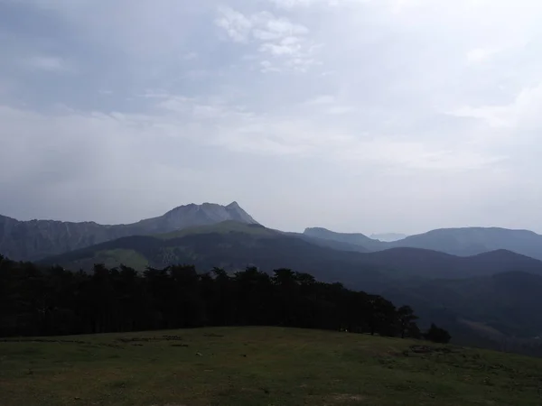 Mount Saibi Hiking Trail Urkiola Natural Park Spain — стокове фото