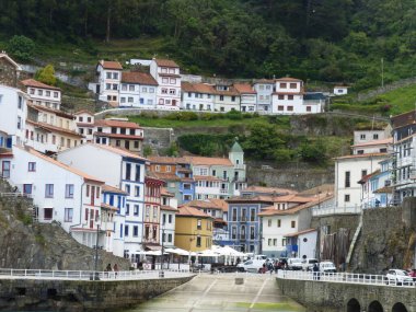 Cudillero, güzel bir limanı olan Asturian belediyesi. İspanya.