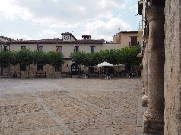 Covarrubias, duvarları ve kaldırımlı sokaklarıyla Burgos iline bağlı bir belediyedir. İspanya.