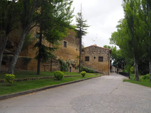 美しい城を持つ小さな町 リオハのコミュニティ内の自治体Sajazarra スペイン — ストック写真