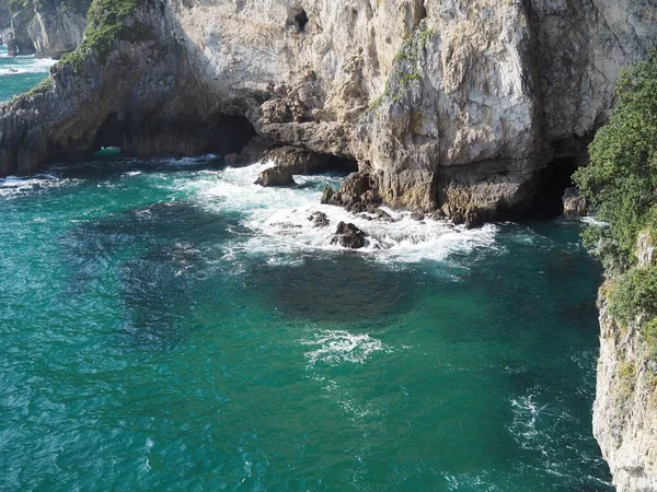 Santoa 'daki Deniz Feneri Yolu' nda. İspanya.