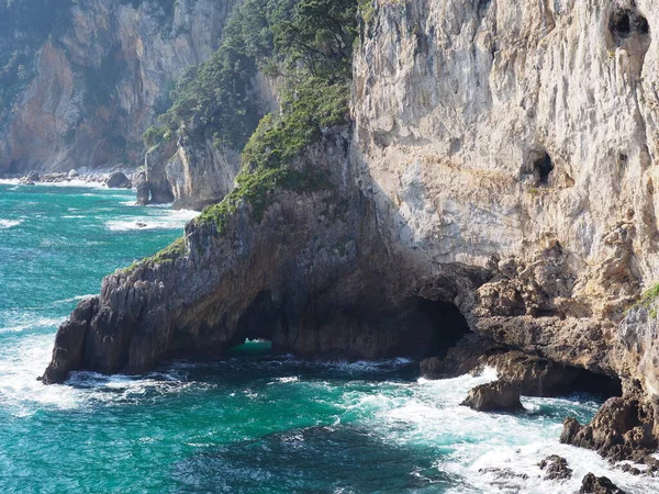 Santoa 'daki Deniz Feneri Yolu' nda. İspanya.