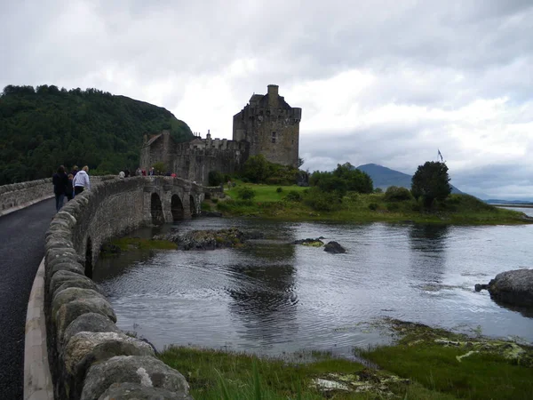 Eilean Donan Kalesi, İskoçya 'nın ünlü kalesi..