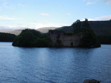 Eilein Gölü, Aviemore yakınlarındaki ada gölü. İskoçya.