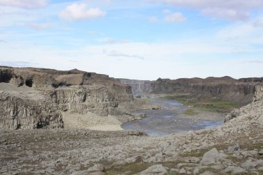 Dettifoss, İzlanda 'nın kuzeybatısında etkileyici bir şelale..