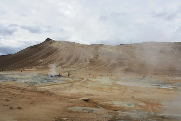 Хверир Геотермальная Зона Исландии Бассейнами Газовыми Жерлами — стоковое фото