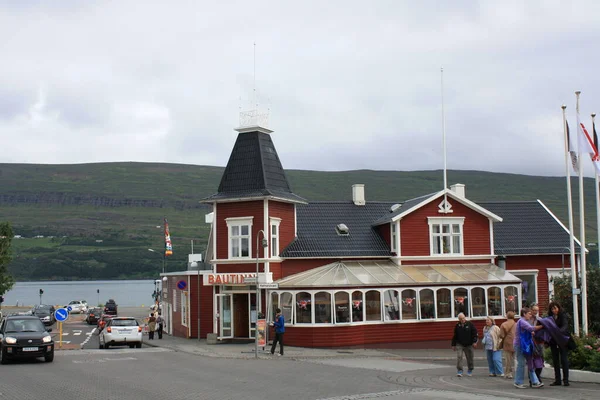 Akureyri Egy Észak Izlandi Fjord Partján Fekvő Város — Stock Fotó