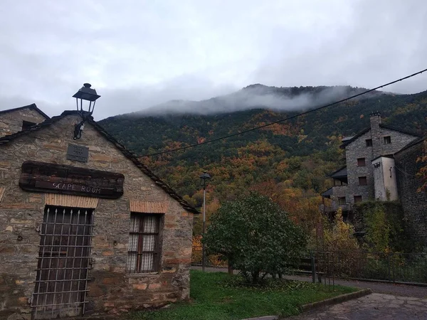 Broto Cidade Huesca Localizada Entre Montanhas Espanha — Fotografia de Stock