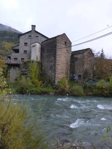 Broto Huesca Stad Gelegen Tussen Bergen Spanje — Stockfoto