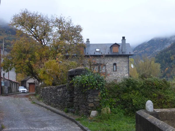 Broto Huesca Kasabası Dağların Arasında Spanya — Stok fotoğraf