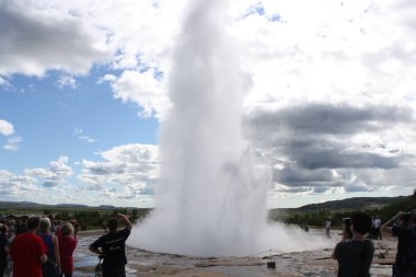 Gayzer, büyük gayzer, dünyanın en büyük ve en eski gayzerlerinden biri..