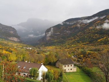 Torla, Ordesa 'daki dağ kasabası. İspanya.