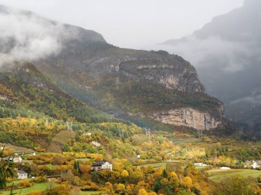 Torla, Ordesa 'daki dağ kasabası. İspanya.