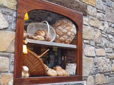 Torla, Aragonese kasabası Ordesa 'nın doğal parkında. İspanya.