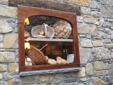 Torla, Aragonese kasabası Ordesa 'nın doğal parkında. İspanya.