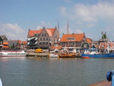 Marken 'e kaçmak, kanallar arası sükunet. Hollanda.