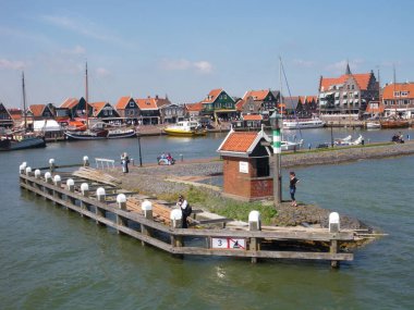 Marken 'e kaçmak, kanallar arası sükunet. Hollanda.