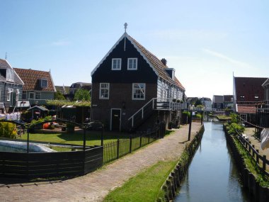 Marken 'e kaçmak, kanallar arası sükunet. Hollanda.