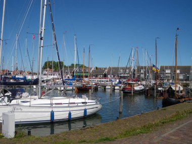 Marken 'e kaçmak, kanallar arası sükunet. Hollanda.