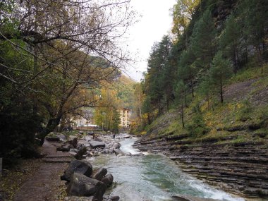 Broto 'daki Sorrosal Şelalesi. Huesca 'daki Ordesa bölgesinde..