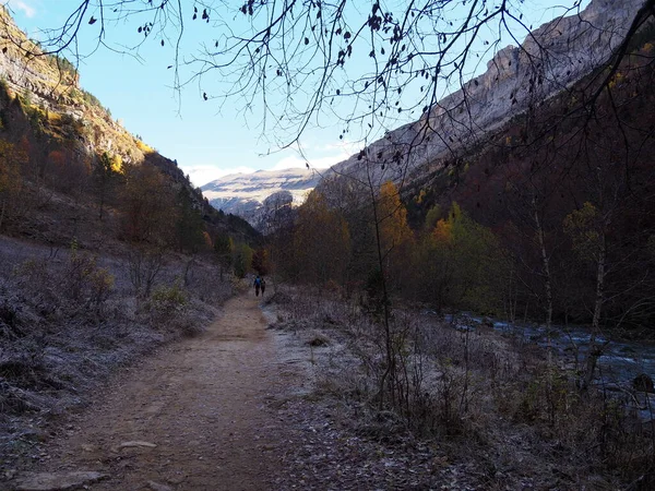 Ordesa, on the way to Cola de Caballo, in the middle of autumn.