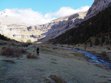 Ordesa, Huesca 'daki Cola de Caballo yolunda. İspanya.