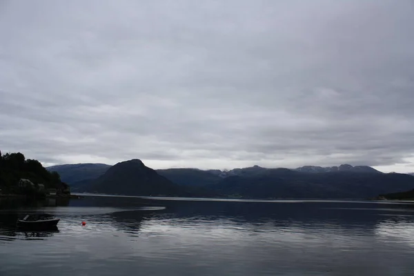 Oystese Hutten Aan Oevers Van Fjord Noorwegen — Stockfoto